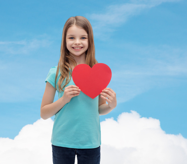 smiling little girl with red heart - Φωτογραφία, εικόνα