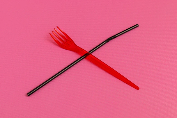 Plastic straw and fork. On a pink background. Stop plastic concept. - Zdjęcie, obraz