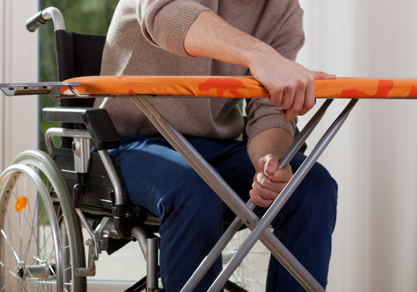 handicap breekt strijkplank - Foto, afbeelding