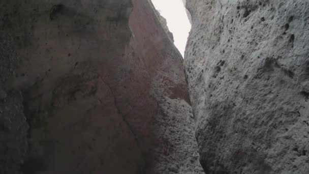 Narrow gorge in rocks. Action. Narrow passage between rocks in mountains. Mountain passes through rocks. Frightening and dangerous narrow gorges in mountains - Footage, Video