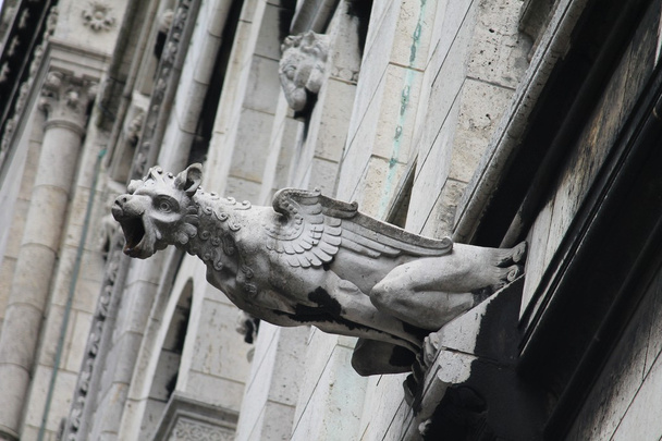 Gárgula na Catedral de Sacre Coeur, Paris, França
 - Foto, Imagem