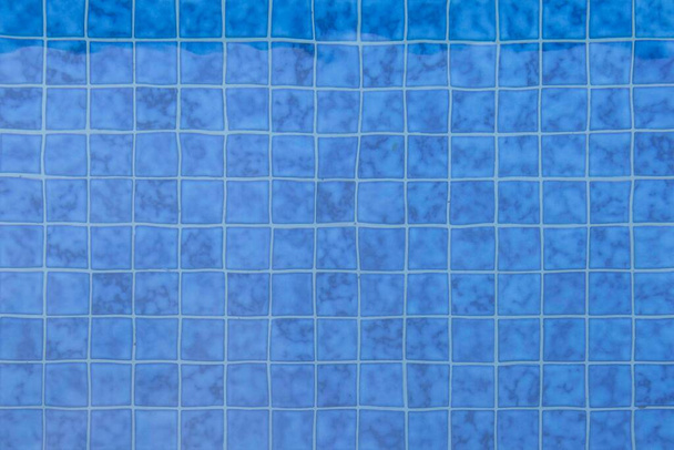Sininen lasitettu uima-allas lattialaatat rakenne ja tausta saumaton - Valokuva, kuva