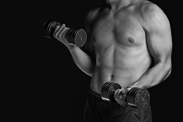 Fitness férfi súlyzókkal - Fotó, kép