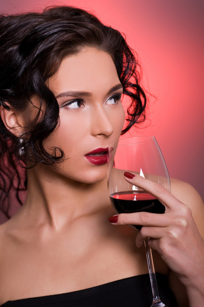 Beautiful young woman with glass of red wine - Fotografie, Obrázek