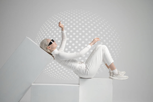 Model in futuristic glasses lying on cubes - Valokuva, kuva