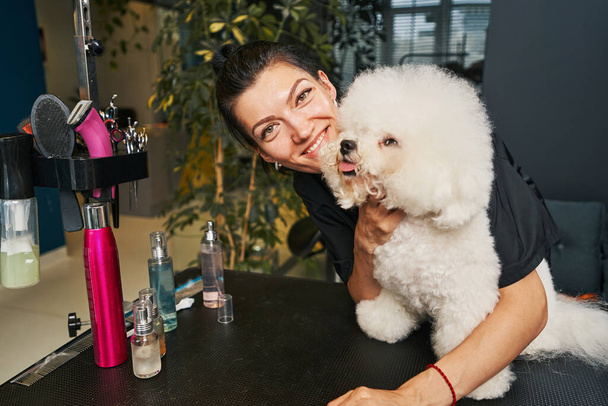 Mirthful pet specialist with her amazing fluffy client - Photo, Image