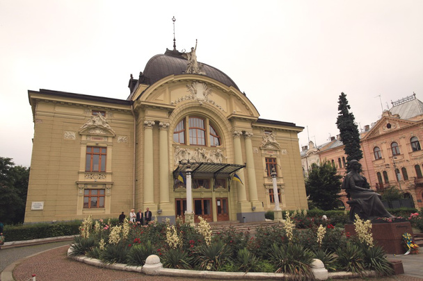Chernivtsi Teatro de Música e Drama ucraniano chamado Olga Kobylyanskoi
 - Foto, Imagem
