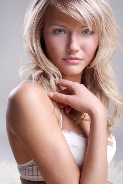 Close-up portrait of a fresh and beautiful young fashion model - Φωτογραφία, εικόνα