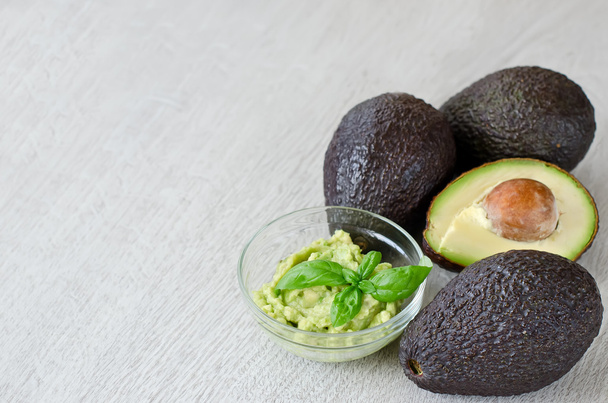 avocado kopie ruimte - Foto, afbeelding