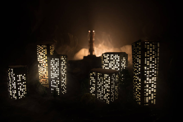 創造的なアートワーク装飾。夜のチェルノブイリ原子力発電所。原子炉爆発後の放棄されたチェルノブイリ駅のレイアウト。選択的焦点 - 写真・画像