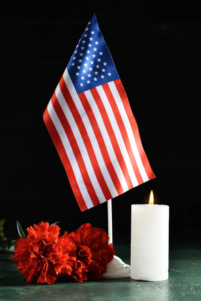 Composition de la Journée nationale de prière et de commémoration des victimes des attentats terroristes sur fond sombre - Photo, image