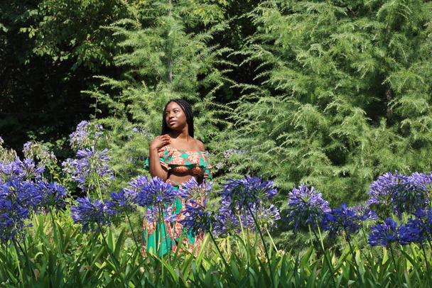 Photo of a Beautiful Black Lady in a park - Foto, Imagen
