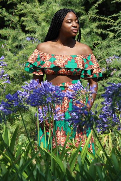 Photo of a Beautiful Black Lady in a park - Foto, Imagem