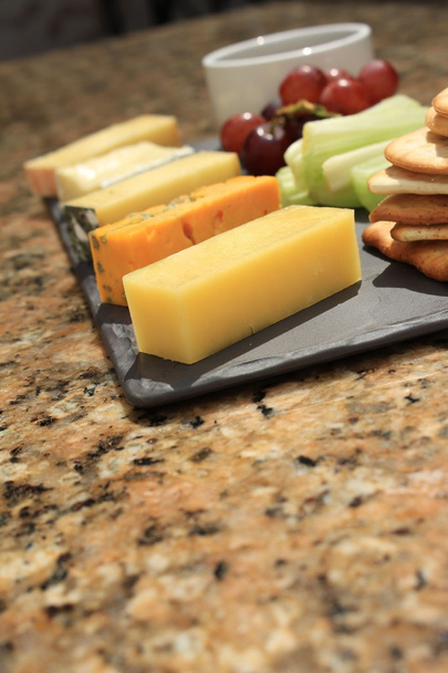 Selección de queso plato tabla de queso
 - Foto, imagen