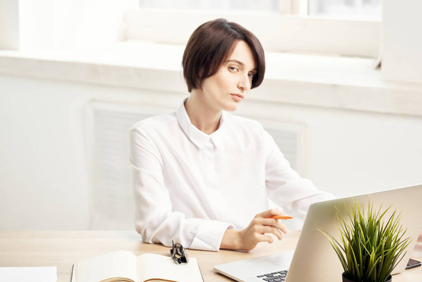 woman in costume in front of laptop documents Professional Job isolated background - Foto, afbeelding