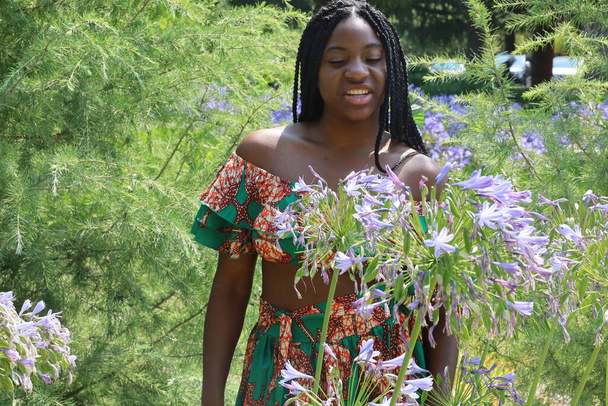 Photo of a Beautiful Black Lady in a park - Foto, Imagen