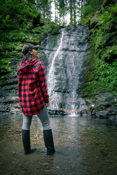 young hiking woman looking at waterfall copy space - Φωτογραφία, εικόνα