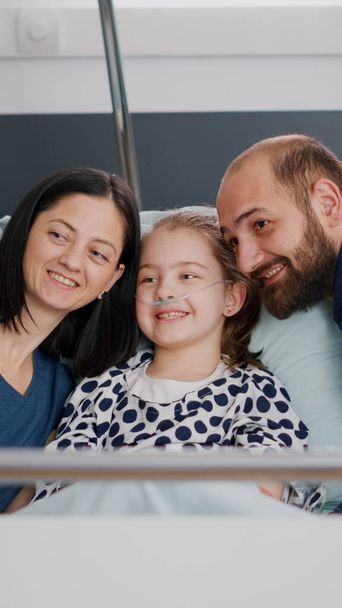 Positivity family taking selfie using modern smartphone during disease consultation - Foto, Bild