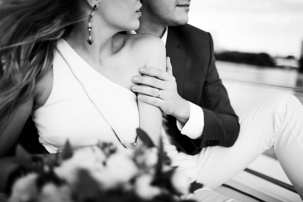 Düğün çifti gelin ve damat sonsuza dek siyah ve beyaz imaj - Fotoğraf, Görsel