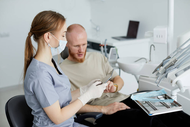 Modern treatment in professional dental clinic. - Foto, afbeelding