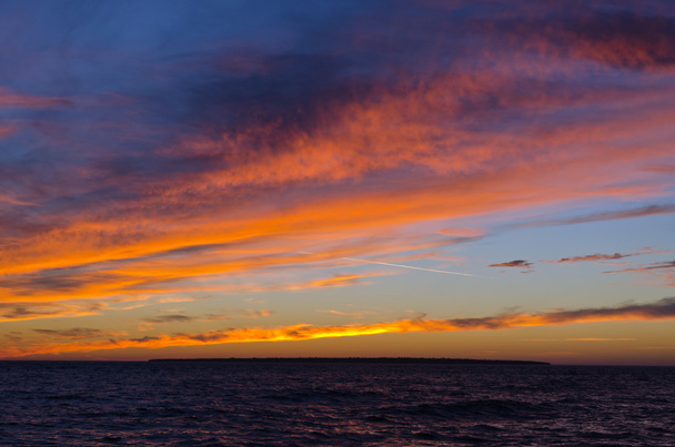 farbenfroher Sonnenuntergang - Foto, Bild