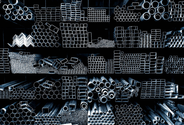 magasin d'acier de fer dans l'industrie lourde d'entrepôt sur fond - Photo, image
