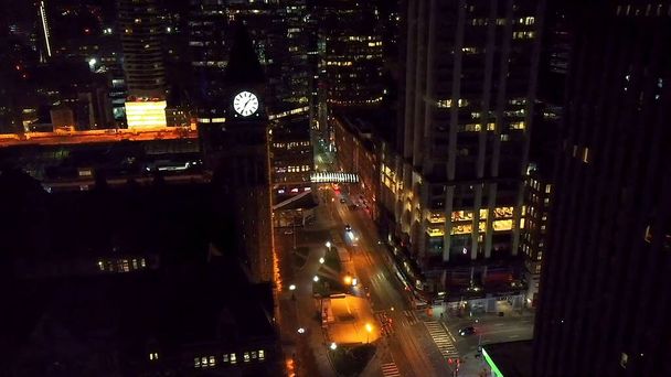 Gece şehri. Saat kulesi. Yukarıdan görüntüle - Fotoğraf, Görsel