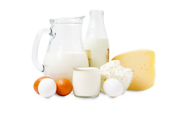 Bio-Lebensmittel, Milchprodukte und Eier auf weißem Hintergrund isoliert. - Foto, Bild