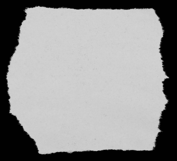 Шматок рваного паперу на чорному
 - Фото, зображення