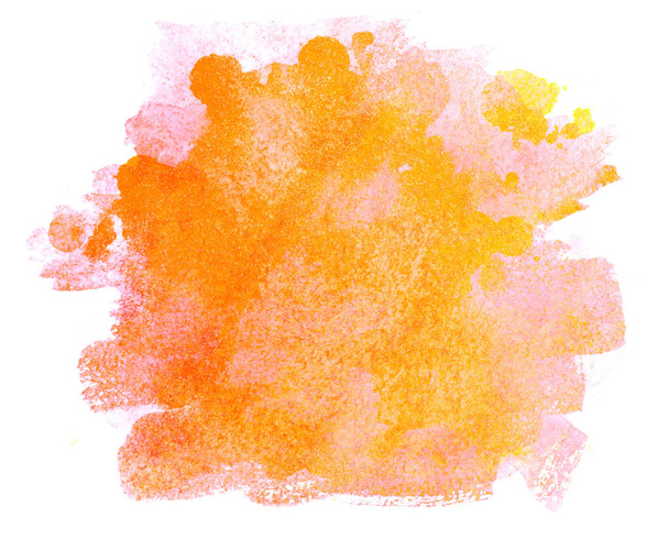 tache jaune-orange aquarelle, frottis et débordement de peinture se transformant en transparence sur un fond blanc isolé. - Photo, image