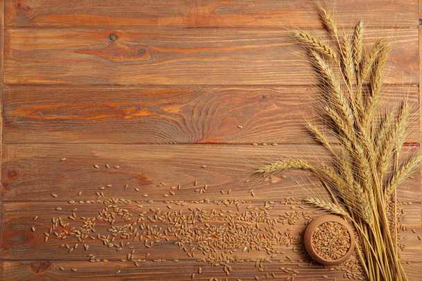 Spikelets of wheat and grains on a dark background - Photo, Image