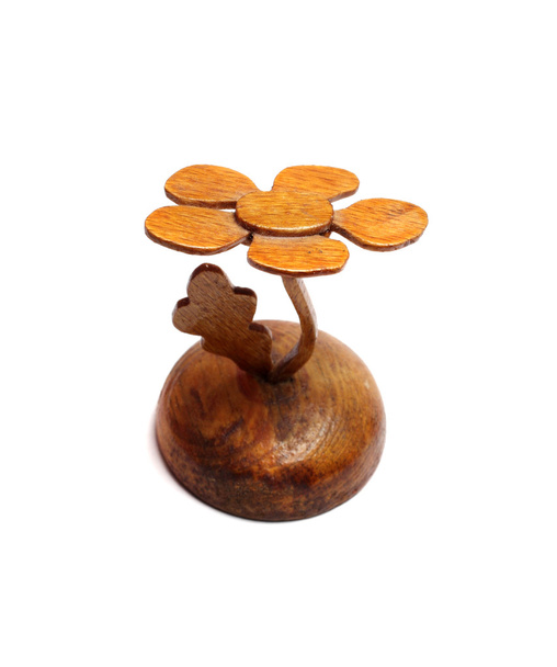 Figurinha em árvore feita de madeira
 - Foto, Imagem