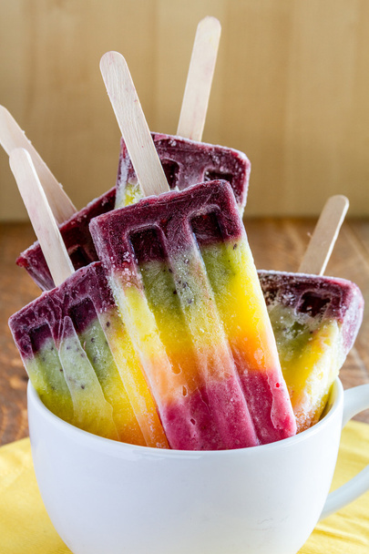 Fresh Fruit Rainbow Popsicles - Фото, зображення
