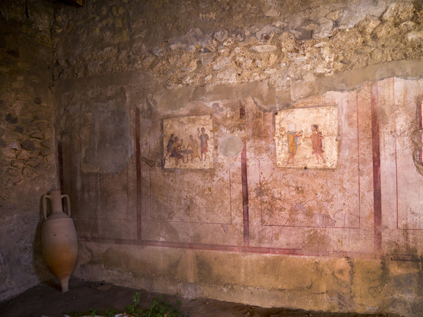 Ruinen in der einst verschütteten Stadt Pompeji - Foto, Bild