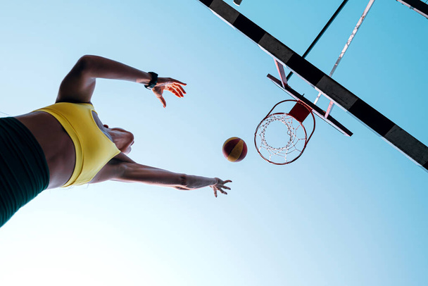 athletic fit african american playing basketball - Foto, Imagem