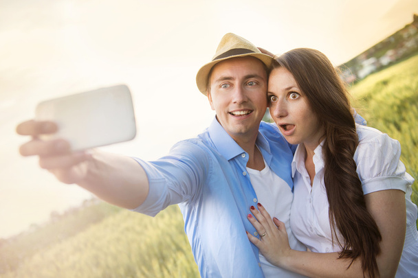 Pregnant couple taking selfie - Foto, immagini