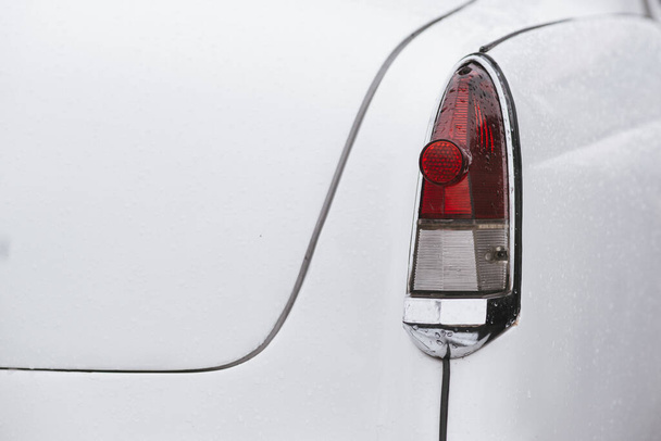 Zadní reflektor bílého retro auta - Fotografie, Obrázek