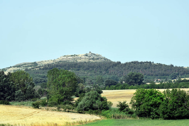 Greece, agricultural landscape with medieval ruin on hill in Neo Gynaikokastro near Kilkis - Photo, Image