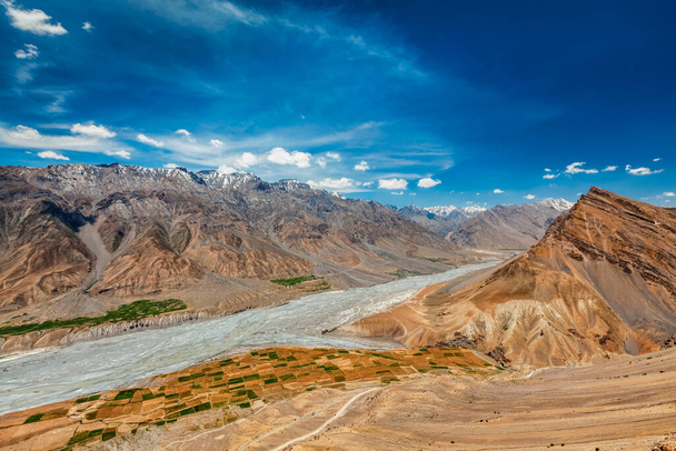 Pohled na Spiti údolí a řeku Spiti v Himalájích. - Fotografie, Obrázek