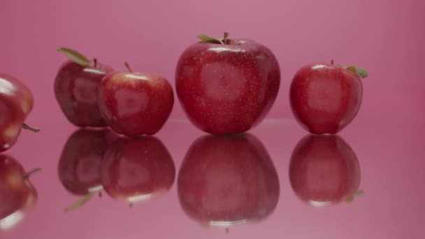 σύνθεση γλυκών φρούτων Ομορφιά κόκκινο Η Apple κινείται από δεξιά προς τα αριστερά ταπετσαρία - Πλάνα, βίντεο