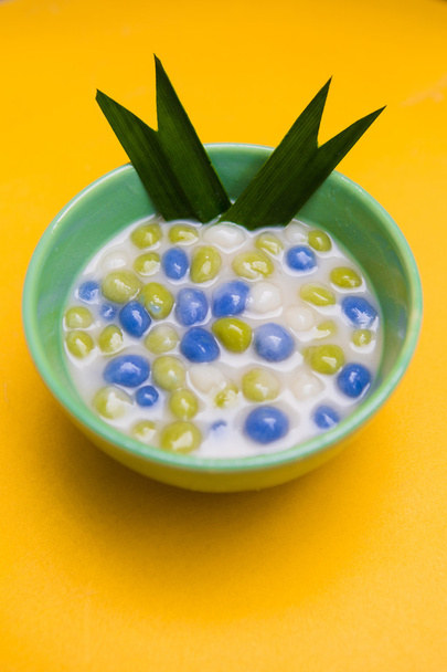 şekerli Hindistan cevizi sütü bua loy pirinç topu - Fotoğraf, Görsel