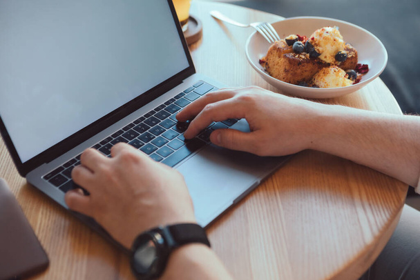 freelancer working remotely at the cafe plate with dessert copy space - Fotoğraf, Görsel