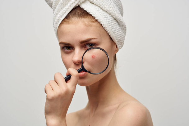 mulher bonita com uma toalha no meu tratamento de higiene da cabeça - Foto, Imagem