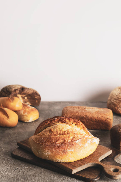 Different fresh bread on table - Foto, Imagem