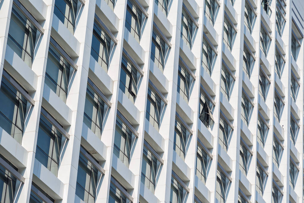 Windows of white building background - Foto, afbeelding