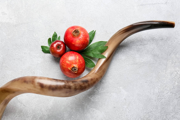 グランジの背景に果物とシュー。ロシュ・ハシャナー（ユダヤの正月）の祝い - 写真・画像