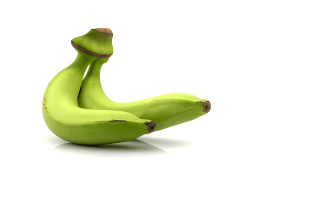 Kaksi vihreää banaani eristetty valkoisella taustalla - Valokuva, kuva