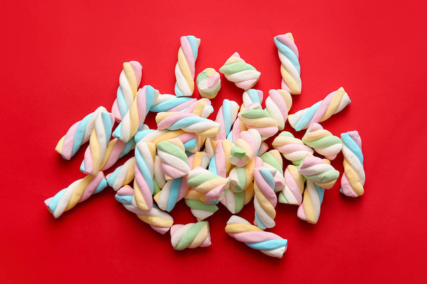 Heap of tasty marshmallows on color background - Fotó, kép