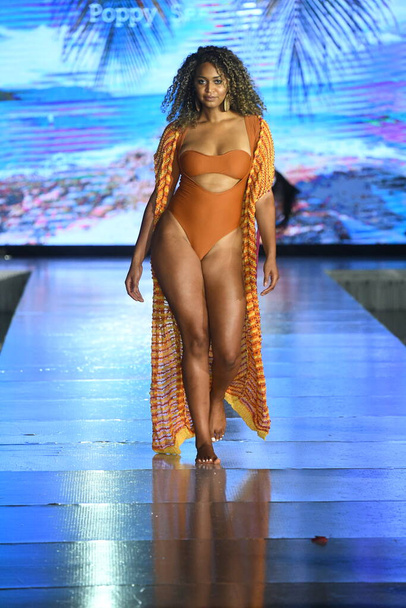 MIAMI BEACH, FLORIDA - JULY 10: A model walks the runway for Swim with poppies Show during Miami Swim Week The Shows powered by DCSW on July 10, 2021 in Miami Beach, Florida - Foto, Bild