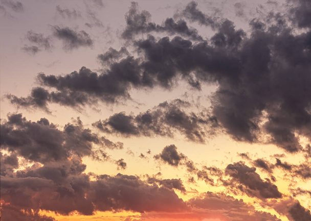 elvont háttér felhős naplemente ég arany óra - Fotó, kép